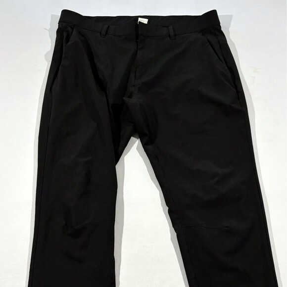 Fabletics Mens The Only Pant Black Poly Performance Golf Athleisure Sz 34 x 32 - Picture 2 of 9